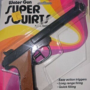 Water Gun summer toy Vintage New In Package Super Soaker 10 Pocket Size Green